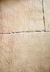 Dombormű Akhethotep Masztabájáról, amely a nyakláncok cseréjét ábrázolja, Szakkarából, Óbirodalomból (festett mészkő)